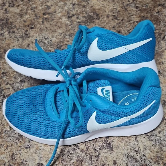 Nike Womens Turquoise Blue Mesh Athletic Sneakers - Picture 2 of 5